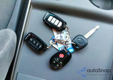 2009 Toyota Sienna Ce/Le z USA, uszkodzony, nr VIN 5TDZK23C29S249896